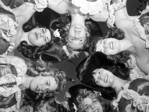 Rueda de bellas en el Carnaval de Gasparilla (Tampa, 1962) que todavía se celebra.