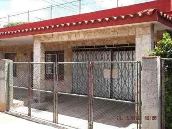 Categoría: Casas en venta<br />Ubicación: Boyeros<br />Precio: $60,000<br />Tipo de Vivienda: Casa<br />Cant. de Dormitorios: 4 cuartos<br />Cant. de Baños: 3+ baños<br />Etiquetas: Garaje.