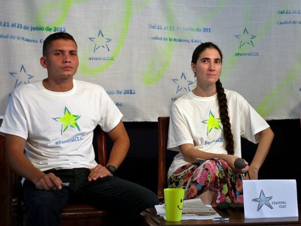 21 DE JUNIO, 2012: Los blogueros y opositores Eliécer Avila y Yoani Sánchez participan en el Festival Clic, un evento organizado por cubanos que favorecen una apertura democrática en la isla y el libre intercambio de información.