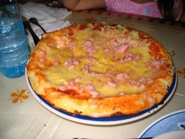 Pizza del barrio chino en la habana 12/25/09