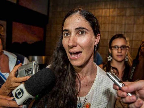 La bloguera disidente cubana Yoani Sánchez llegó este lunes a Brasil, en su primera escala como parte de un recorrido por unos 10 países.