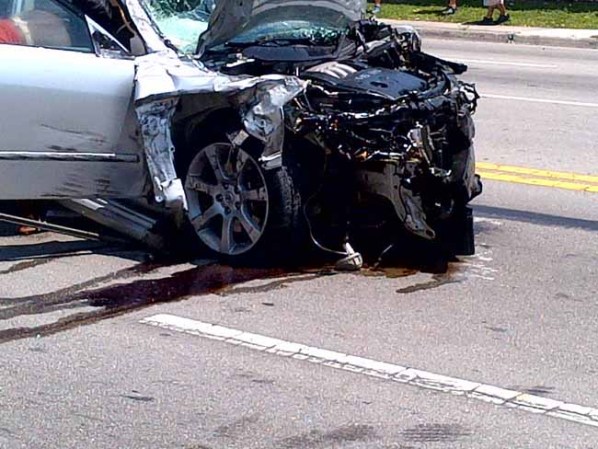 Un aparatoso accidente en el que se vieron involucrados 5 autos.ocurrió en la 47 avenida y la 7 calle del noroeste, en lo que los vecinos llaman "la intersección de la muerte". Dejó muerto a un hombre anciano de unos 70 años de nombre Juan Liriano.