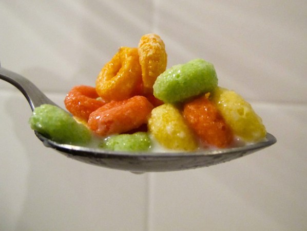 Cereales para el desayuno con altos niveles de azúcar. Algunos tienen más azúcar que una barra de chocolate. No la manera más inteligente de empezar el día.