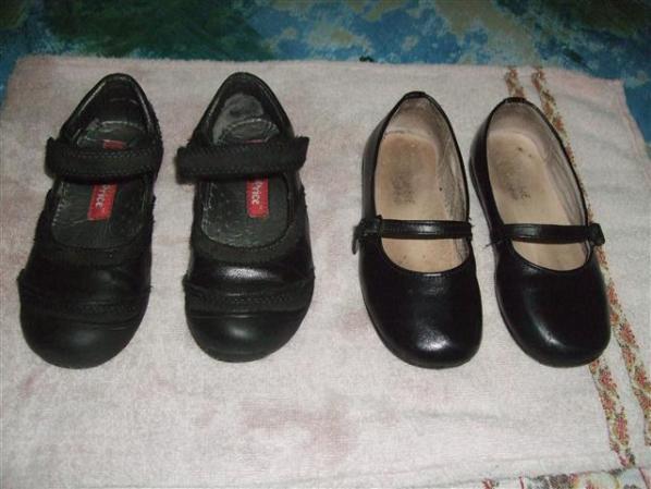 Vendo estos zapatos de niña de uso pero en buen estado.Los negros en 6.00 cada uno.
