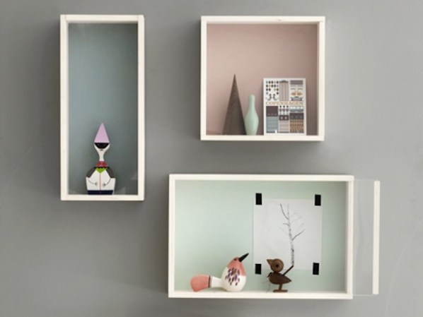 Exhibe los objetos más preciados del bebé con estos cajones que se montan en la pared. Disponible en fermlivingshop.com, $130-$150.