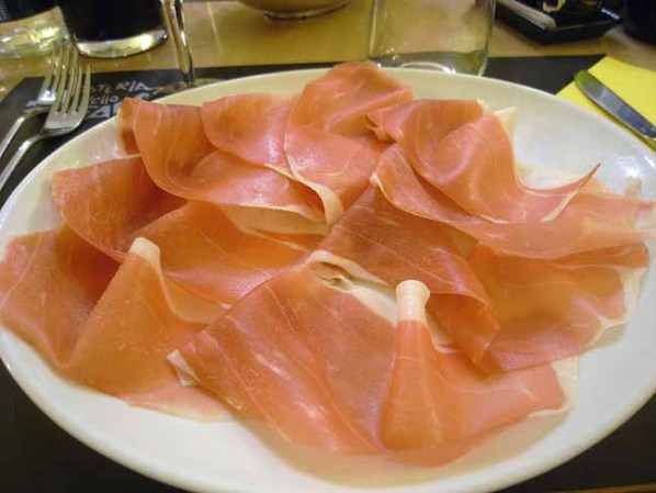 El jamón, el cerdo, el embutido son productos no recomendables durante el embarazo.