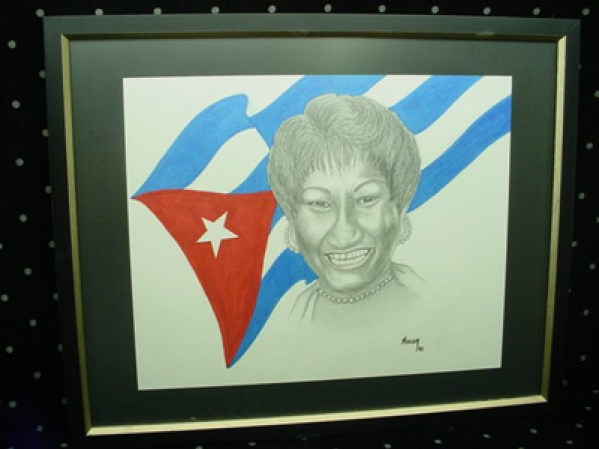 Ese mismo año la Sonora y Celia viajaron a los Estados Unidos y comenzó a actuar Celia sin la Sonora en el Palladium Ballroom en la ciudad de Nueva York. En la foto: Dibujo de Celia sobre la bandera Cubana.