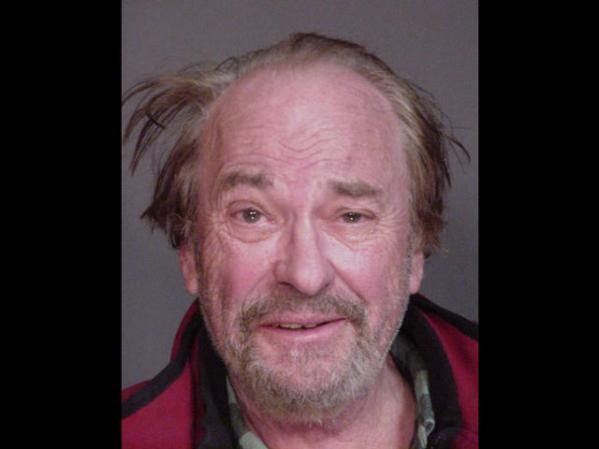 El actor Rip Torn tras su arresto por conducción en estado de ebriedad en Nueva York en diciembre del 2006.