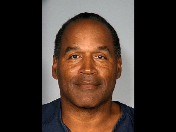 O.J. Simpson en su segunda sesión de modelaje para los policías, tras ser acusado de robo en Las Vegas.