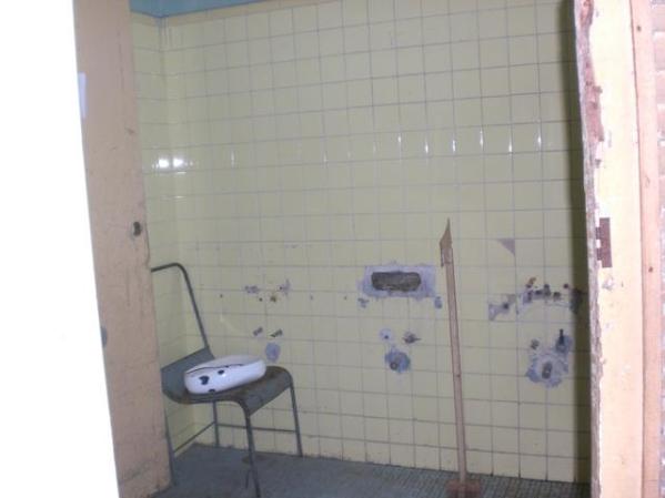 Baño en Hospital-1. .
