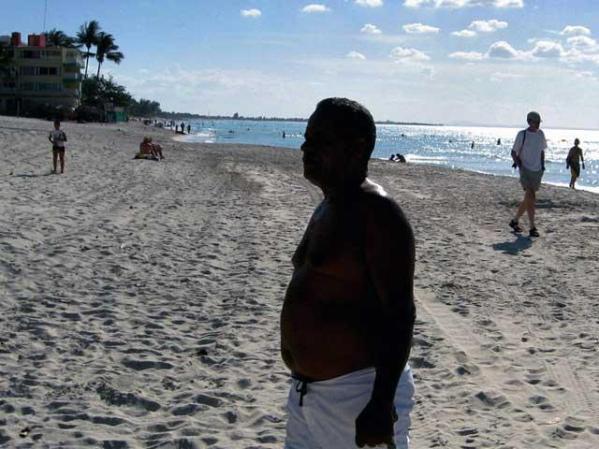 La mayoría de los cubanos ganan ínfimos sueldos.