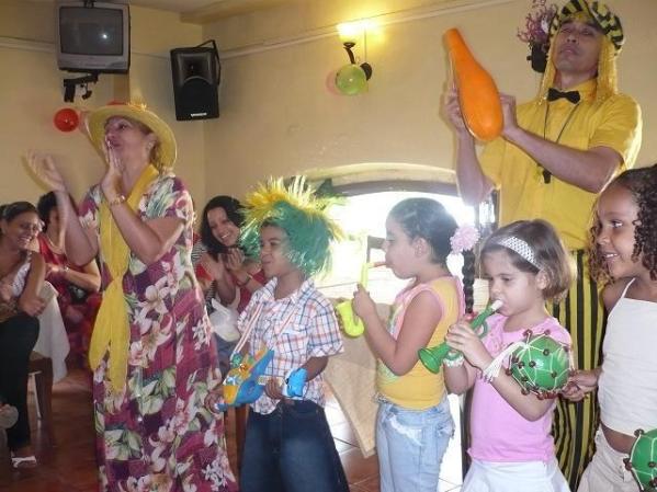Una fiesta de cumpleaños en La Habana con la del programa de la sombrilla amarilla
