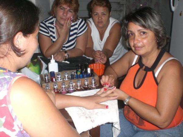estamos en cola pero al estilo cubano