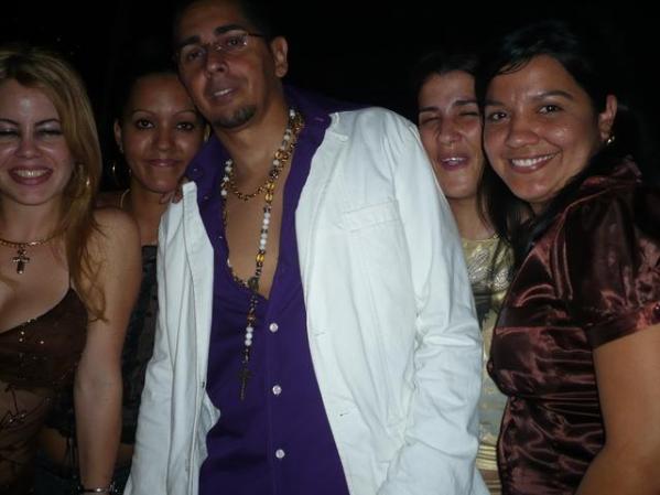 DIANITA ESPOSA DEalexander arias y pablito FG,EN LA HABANA CON SUS AMIGAS