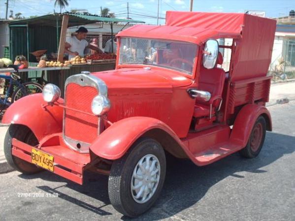 carro antiguo en Baracoa.