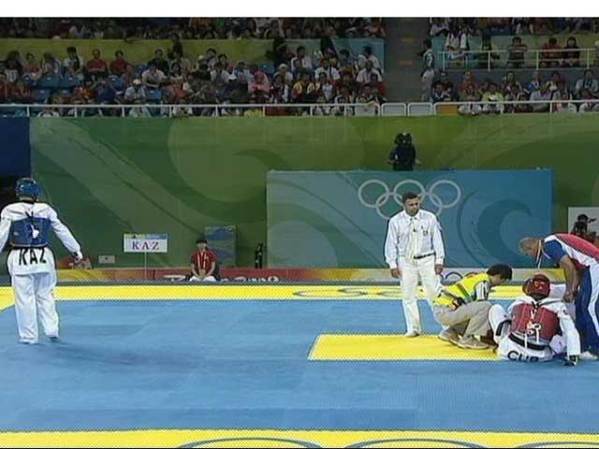 Matos se demoró más de lo normal y el árbitro decidió dar por terminado el combate.