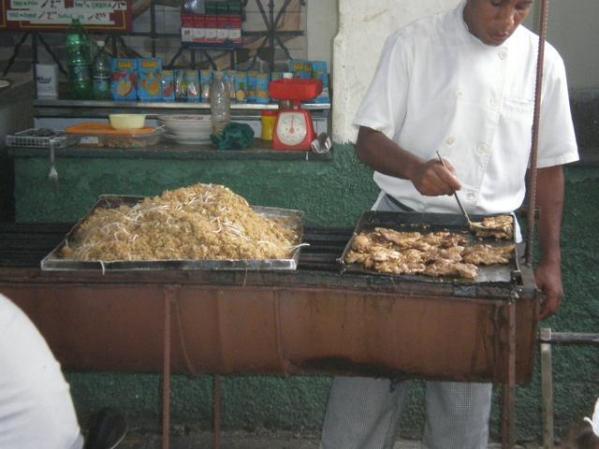 Comida en una cafeteria del Boulevar