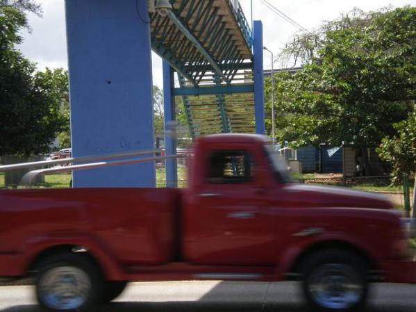 FORD del 53 en el cruce peatonal aereo del Hospital Naval