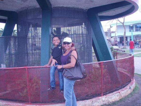 yo con marcos el nene de mi amiga danay en el parque de la cotorra en gerona