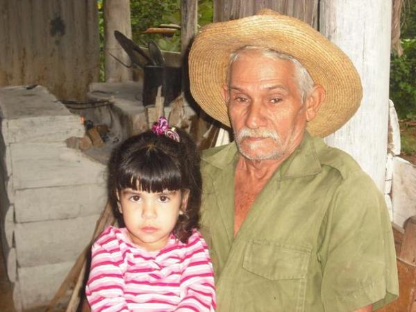 mi tio Jose con mi nina