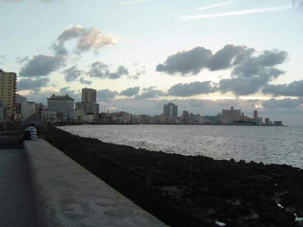 atardecer en el malecon habanero