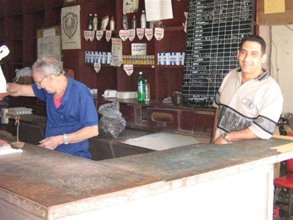 La bodega de 116 y 35 el gallego y yosvani.