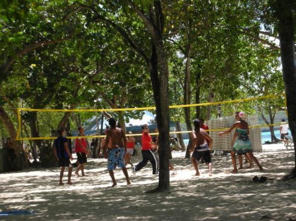 en guardalavaca ,unas de las mejores playas de cuba.