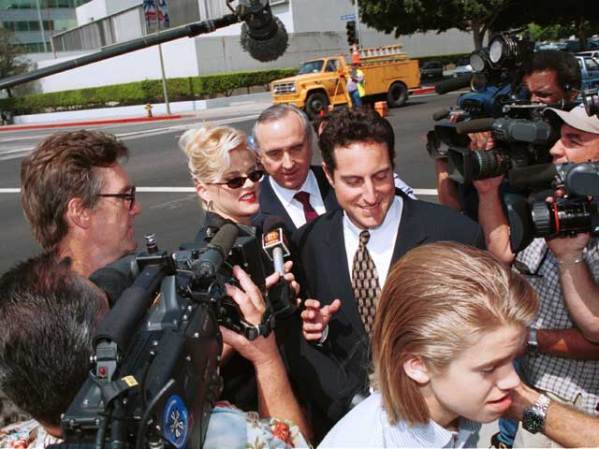 25 de julio del 2000, con su hijo y con Howard Stern.