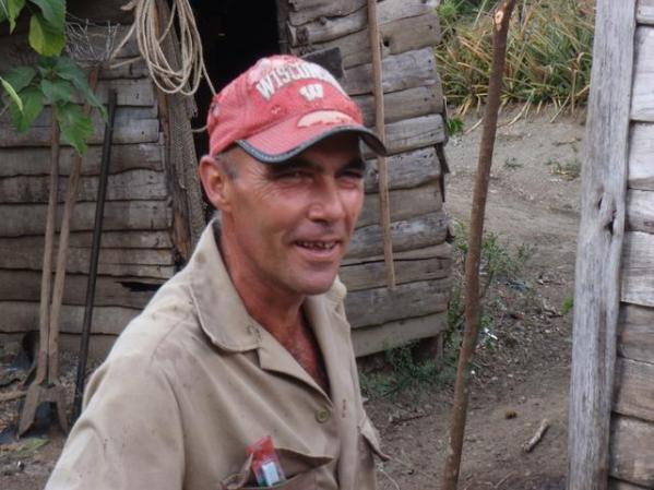 un campesino de 47 anos o no perdon de 37 anitos. .