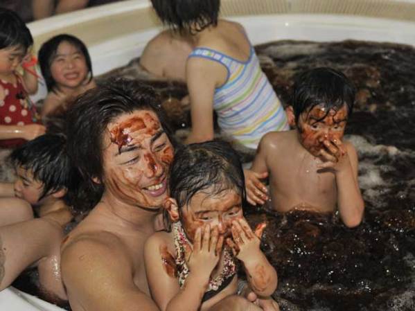 ¿Quién no quiere un baño de chocolate? En Japón, para algunos, son una realidad.