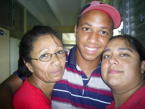 con mami juana y mi hermanito luis