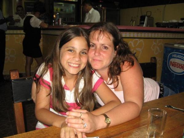mi prima y mi hija en varadero
