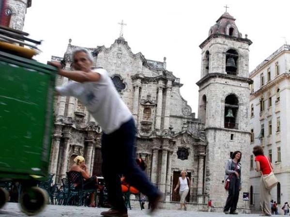 27 DE MAYO, 2009: Escena en la Catedral de La Habana. .