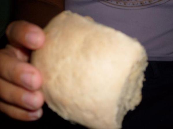 este es el pan que muchos cubanos se tienen que comer todos los dias porque no hay mas nada