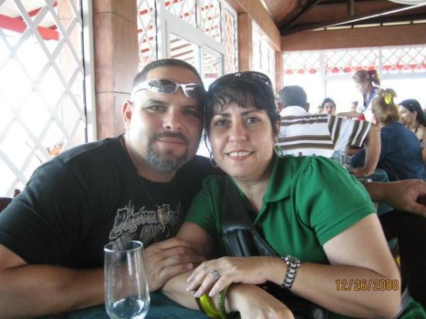 roly & isa en cuba