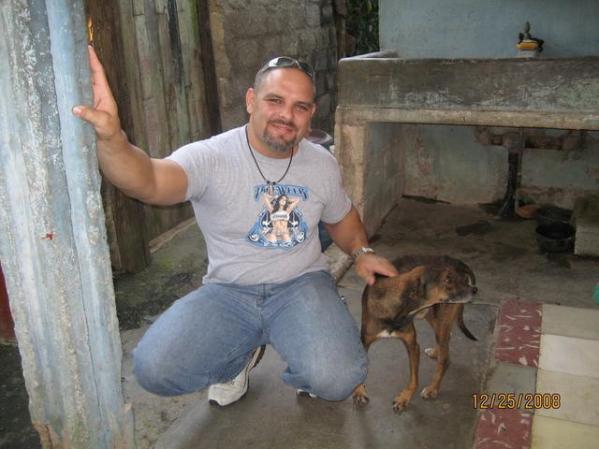 roly en cuba con champion
