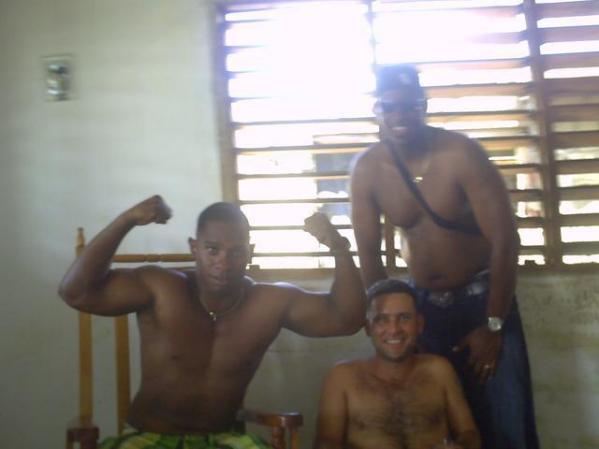 Con mis amigos en cuba.