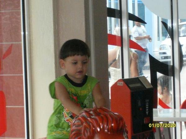 mi sobrino en el rapidito del bullevar de cienfugos