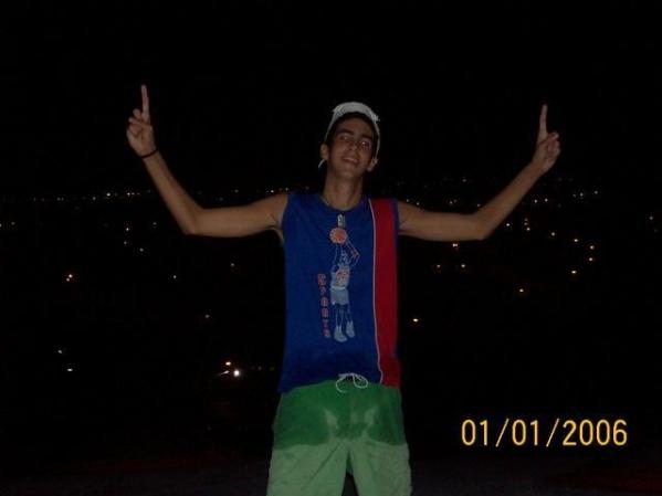 este un joven cubano en la ciudad deportiva(el techo)