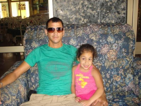 Mi nina con su hermanote
