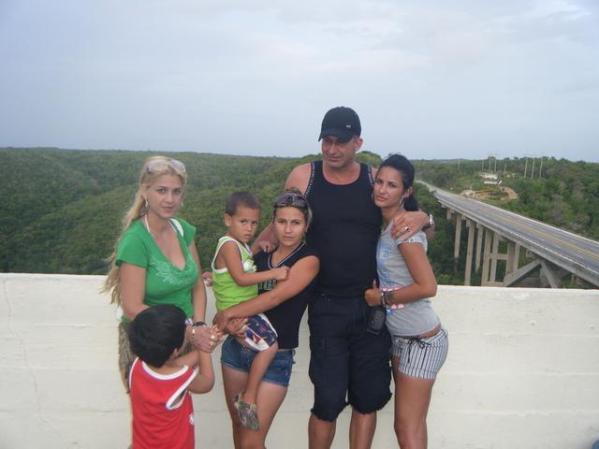 en el mirador del puente d bacunayagua