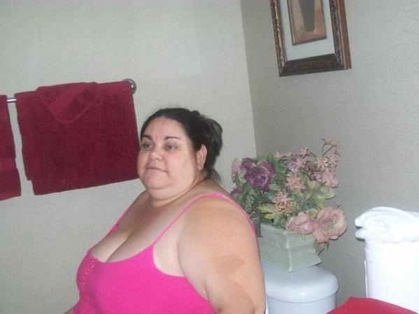 Busco a una muchacha que se tiro unas fotos en junio III por aqui se llama Damaris Ramirez de parte de Belkys..