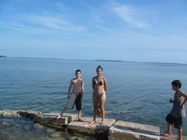 Anniel de vacaciones en Cuba. playa La Isabela en Sagua la Grande.
