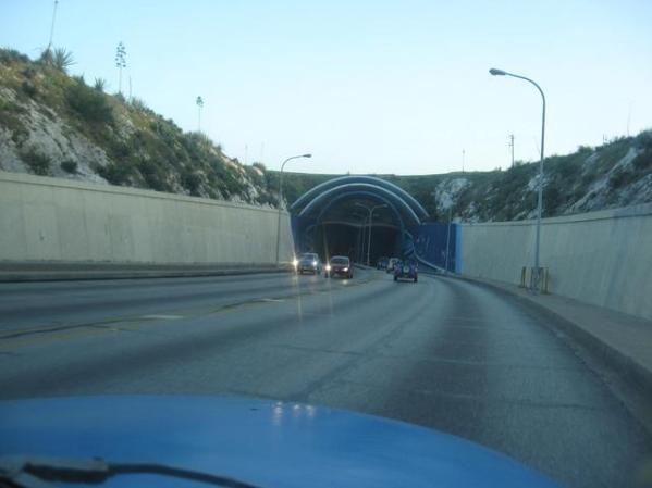 Entrando al Tunel de la Bahia