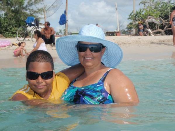 mi sobrino y llo en playa blanca holguin