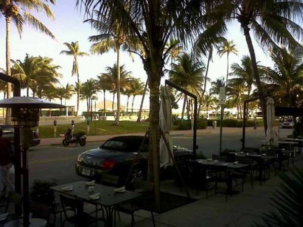 El festival de comida y vino de South Beach se celebra cada año con destacados chefs, productores, celebridades del mundo culinario y público en general, para disfrutar el verdadero sabor de Miami.