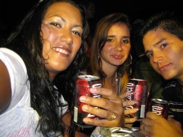 en el pedregal tomando bucanero( yo, lisandra y jorge)