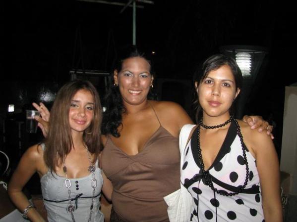 lisandra, yo y yadira en una fiesta que hise con mis amigos de la secundaria