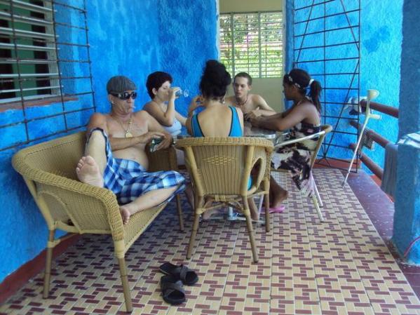 jugando un buen domino