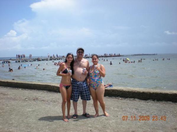 Playa Nazabal con mis Hijas.
